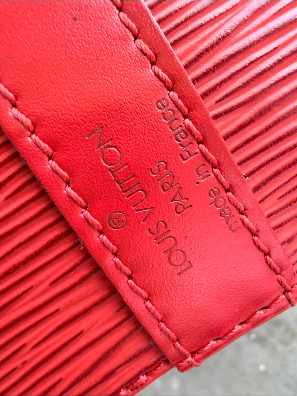 Red Louis Vuitton Drawstring Bucket Bag - Picture 13 of 14